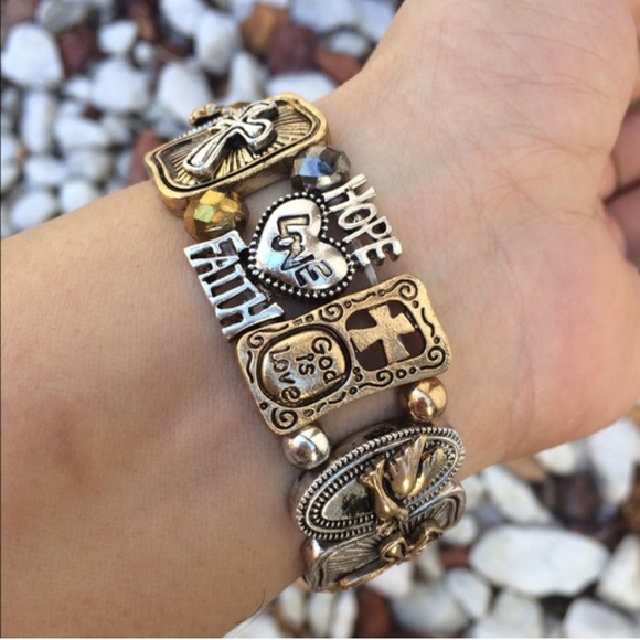 Last 1God is love stretch bracelet - Picture 2 of 4